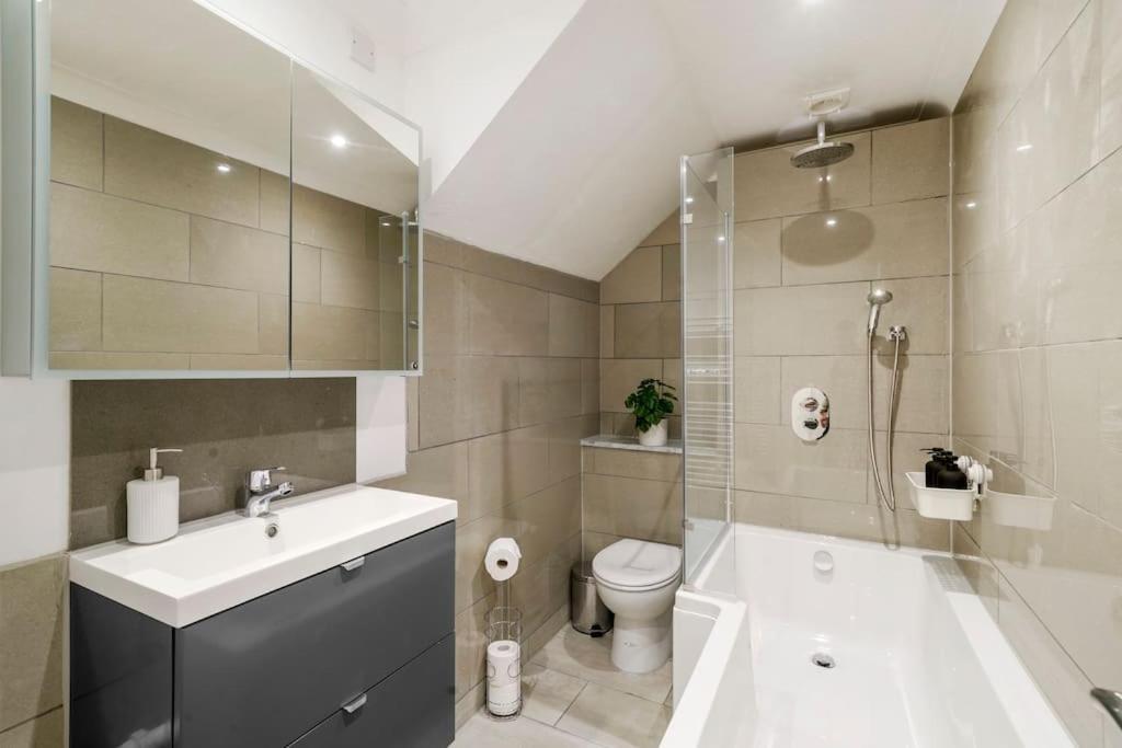 Modern 2 Bedroom Apartment In The Heart Of London Londres Exterior foto